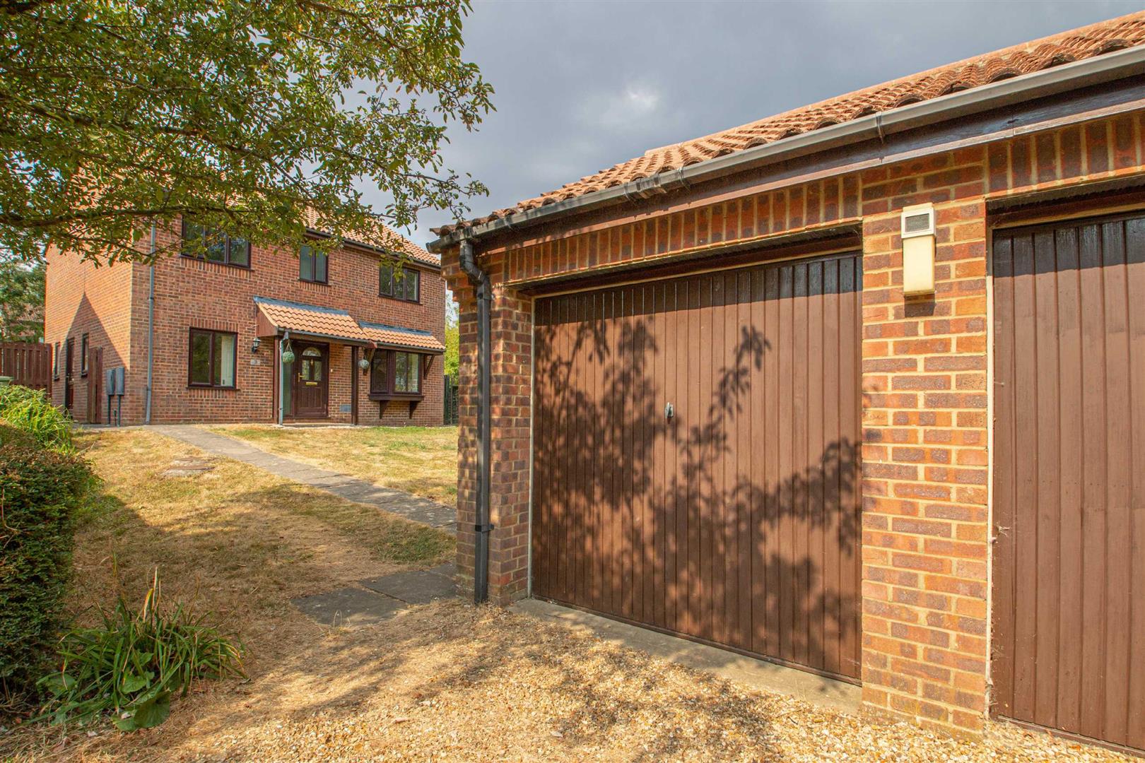 5 bed property in Sheldon Court, Milton Keynes
